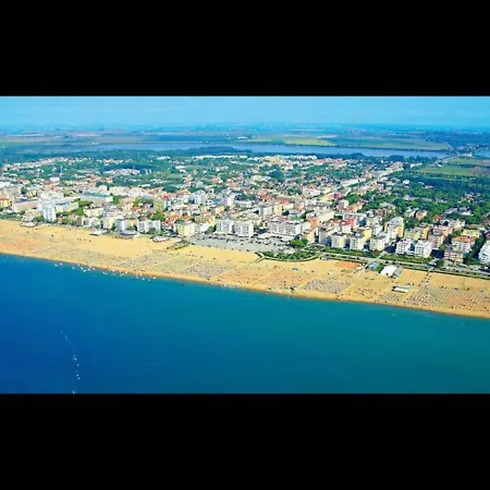 One-bedroom 150 Meters From The Sea - By Beahost דירה ביביונה